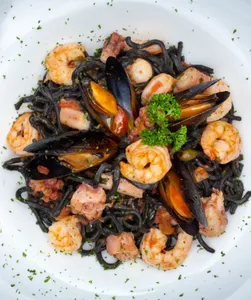 CHITARRE AL NERO DI SEPPIA